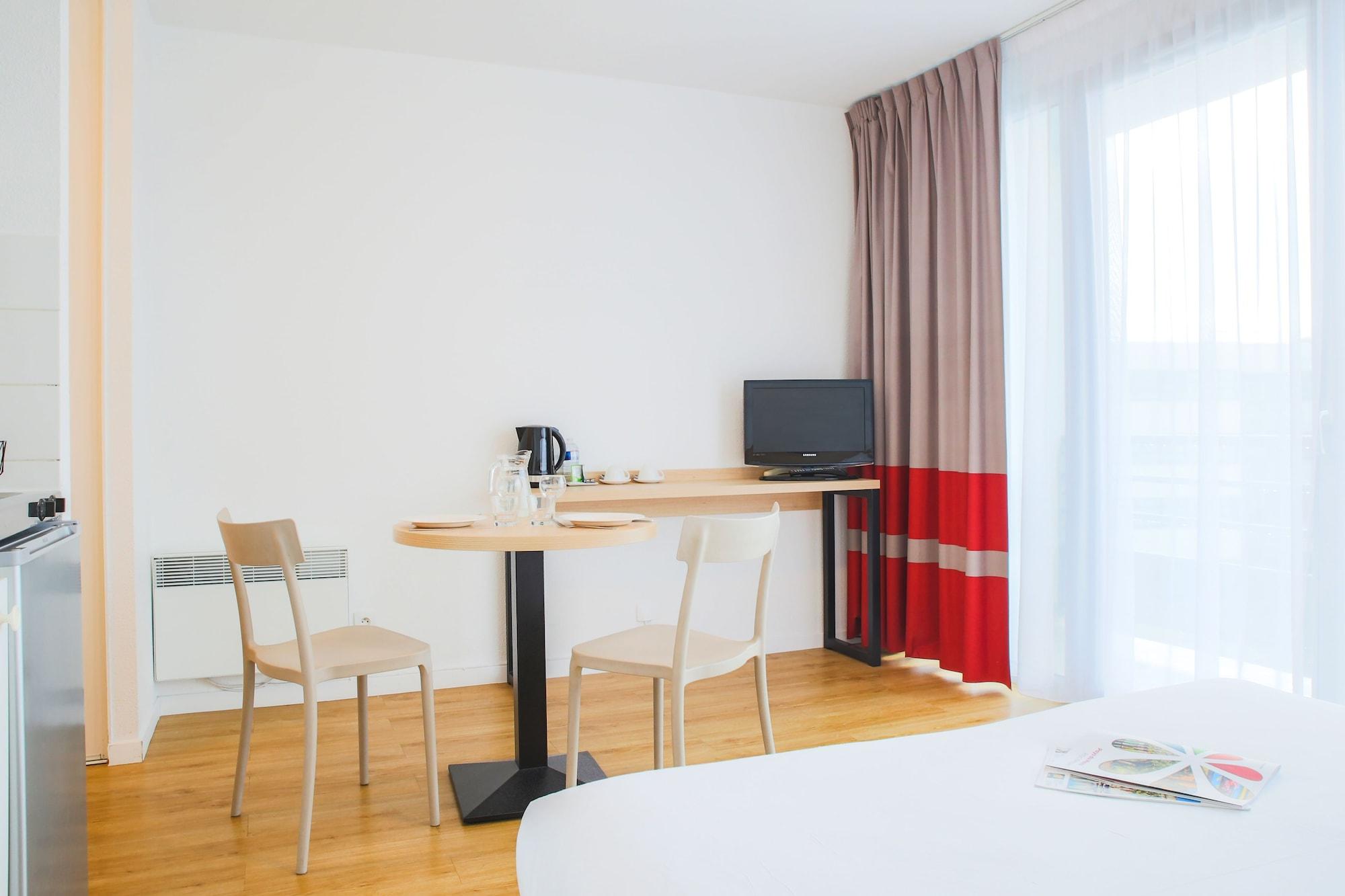 Comfort Aparthotel Le Mans Bagian luar foto