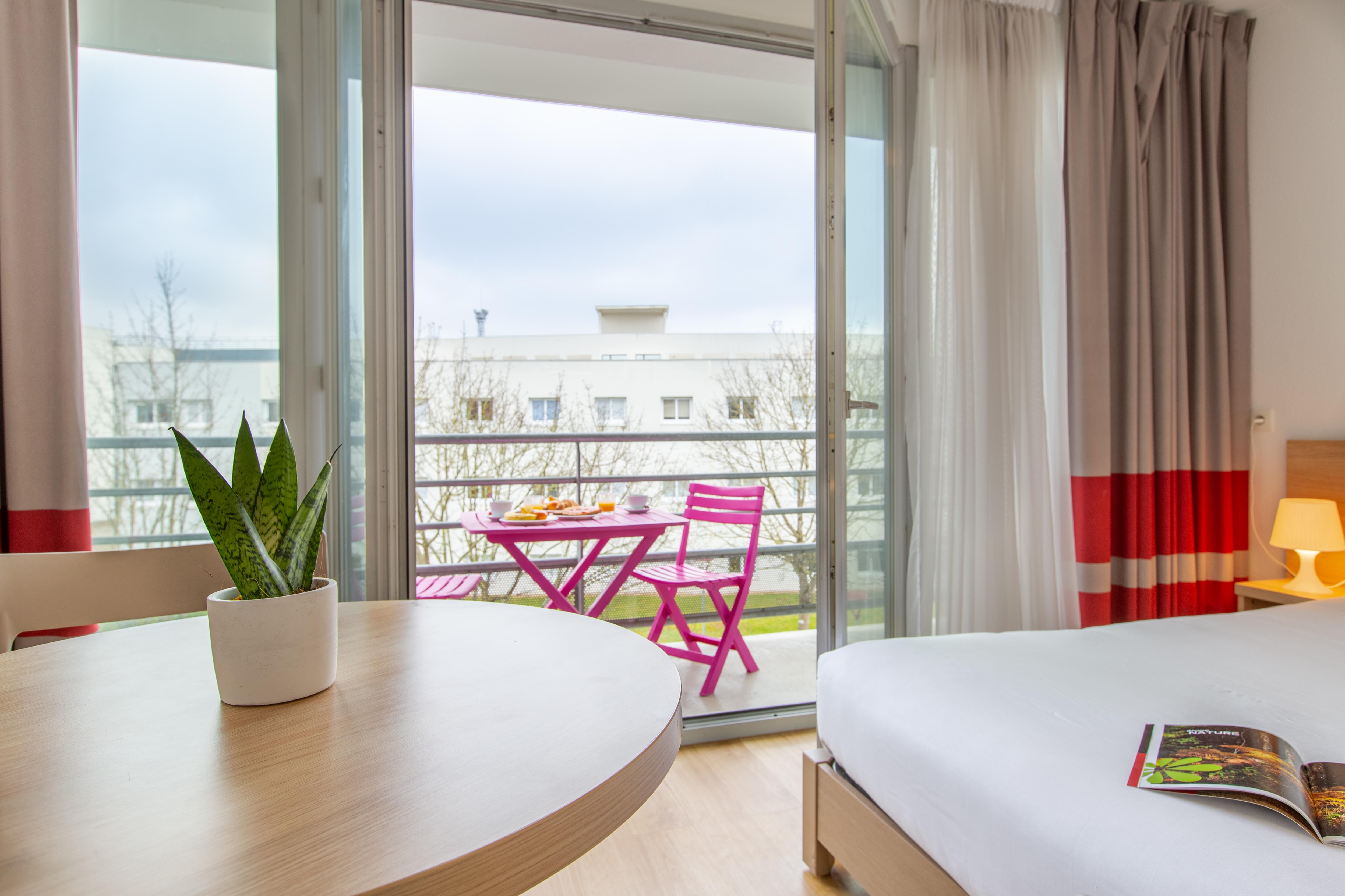 Comfort Aparthotel Le Mans Bagian luar foto