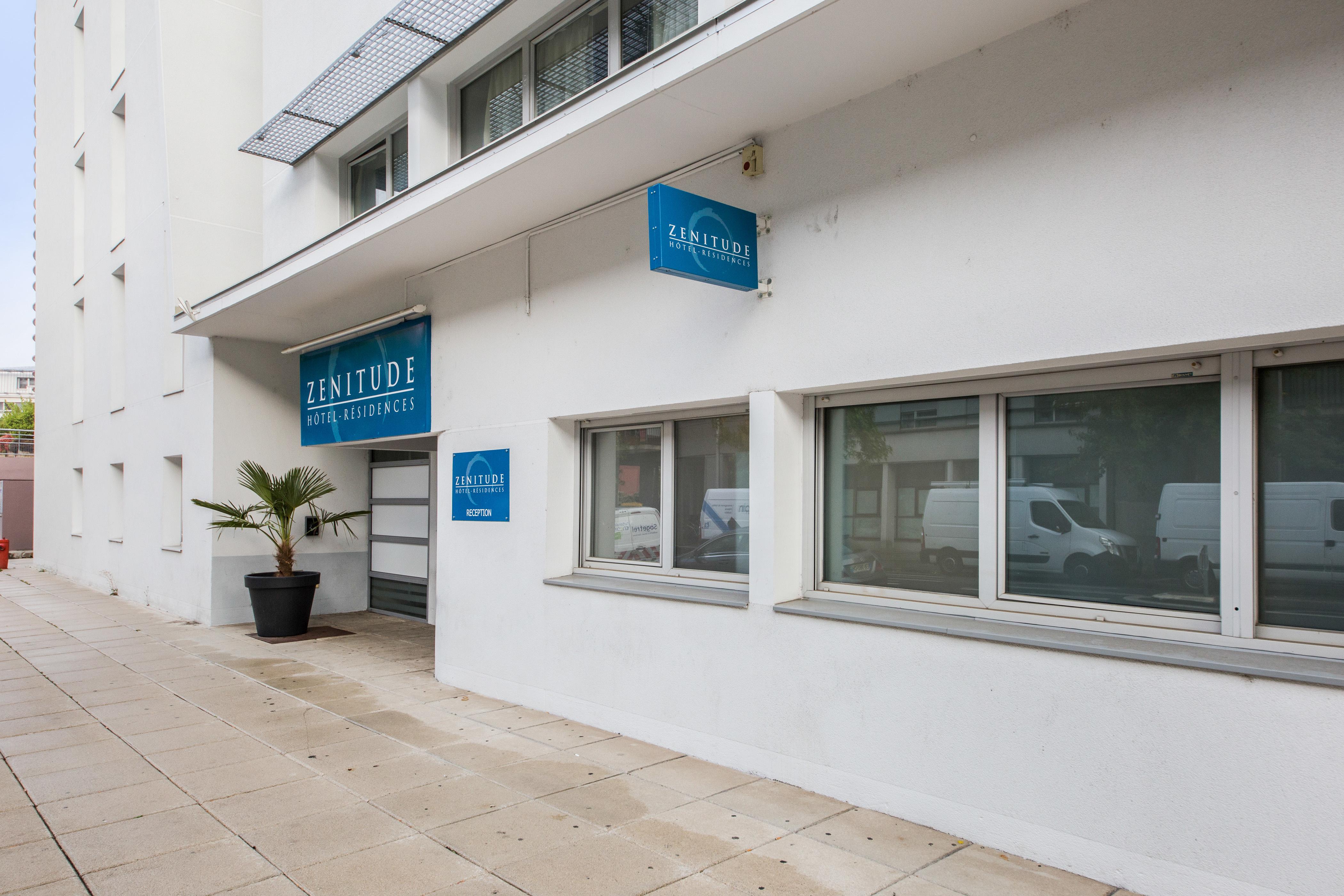 Comfort Aparthotel Le Mans Bagian luar foto