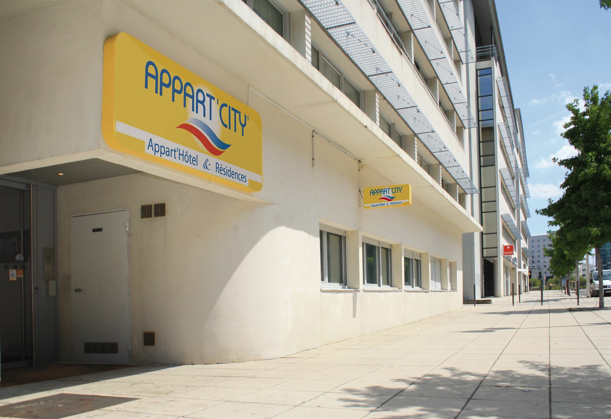 Comfort Aparthotel Le Mans Bagian luar foto